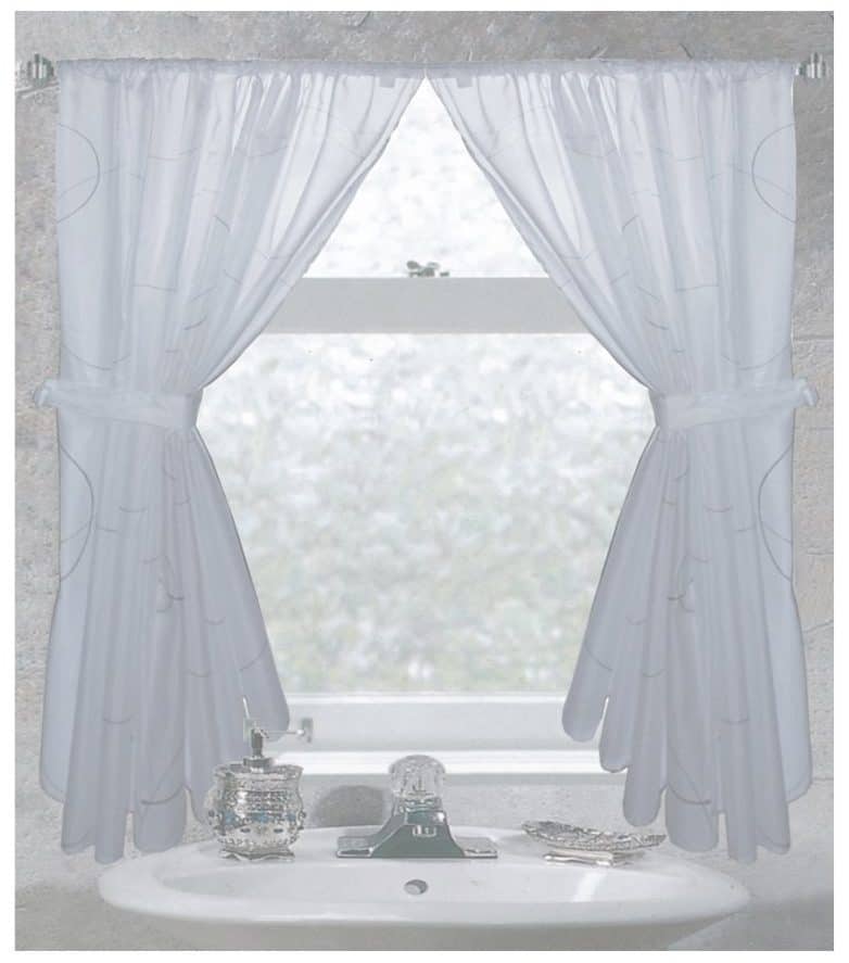 tips & ideas for choosing bathroom window curtains (with photos!)