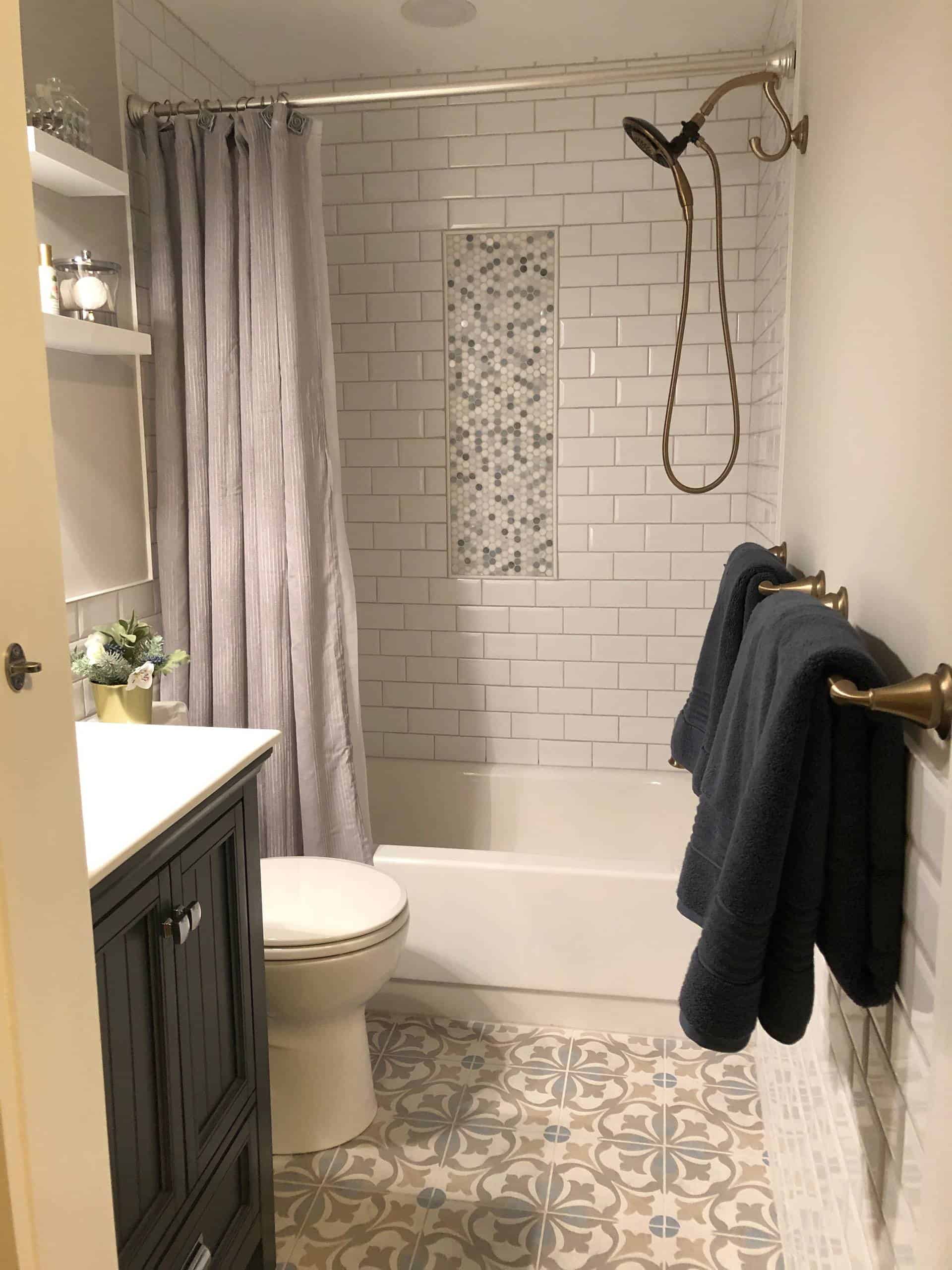 28 Small Bathroom Ideas With Bathtubs, Tile Ideas For Small Bathroom With Tub