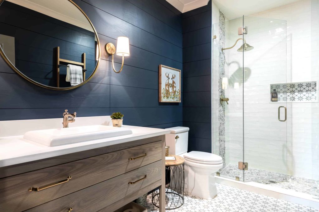 Small blue and wooden alcove bathroom, white and grey pattern floor