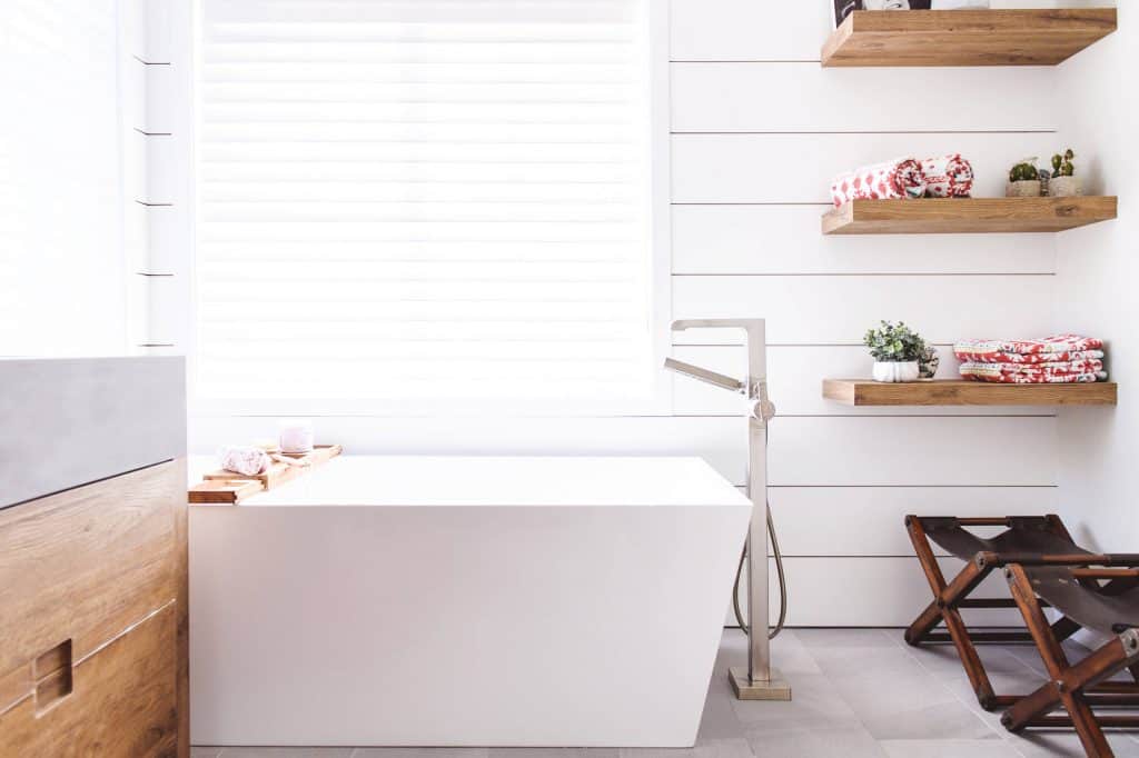 35 Best Bathroom Shelf Ideas For 2021, Industrial Floating Shelves Bathroom Designs