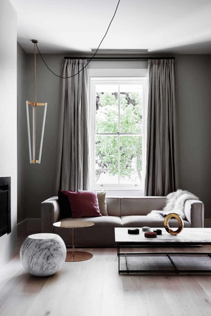 23 Gray Couch Living Room Ideas Best, What Color Curtains Goes With Gray Couch