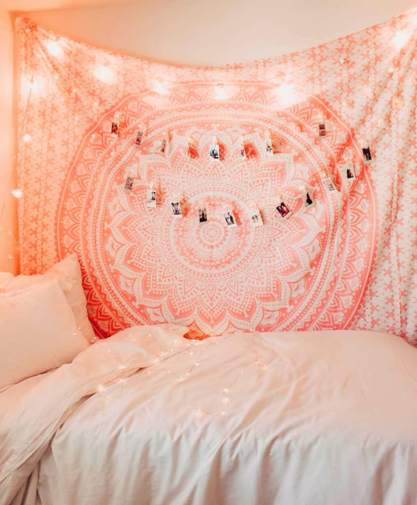 Featured image of post Aesthetic Bedroom With Led Lights And Vines