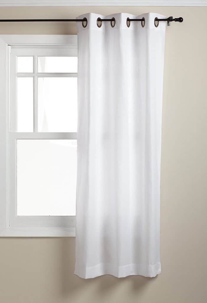 28 Styles Of Bathroom Window Curtains, Shower Curtain Ideas For Small Bathrooms
