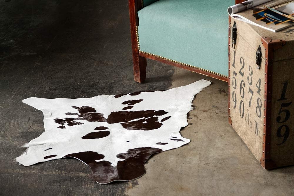 Top 42 Best Cowhide Rugs Real, Tricolor, and Fake Cowhide Rugs