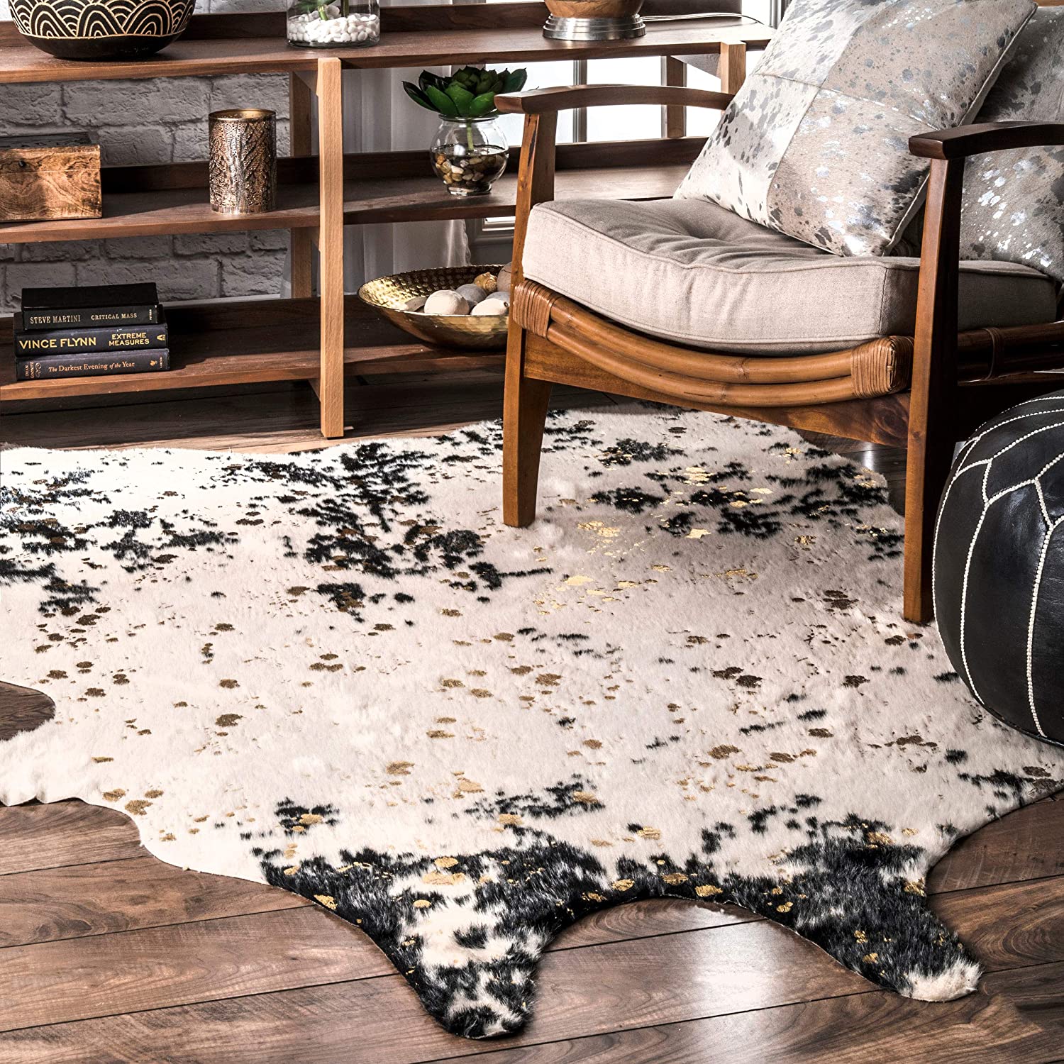 Top 42 Best Cowhide Rugs Real, Tricolor, and Fake Cowhide Rugs
