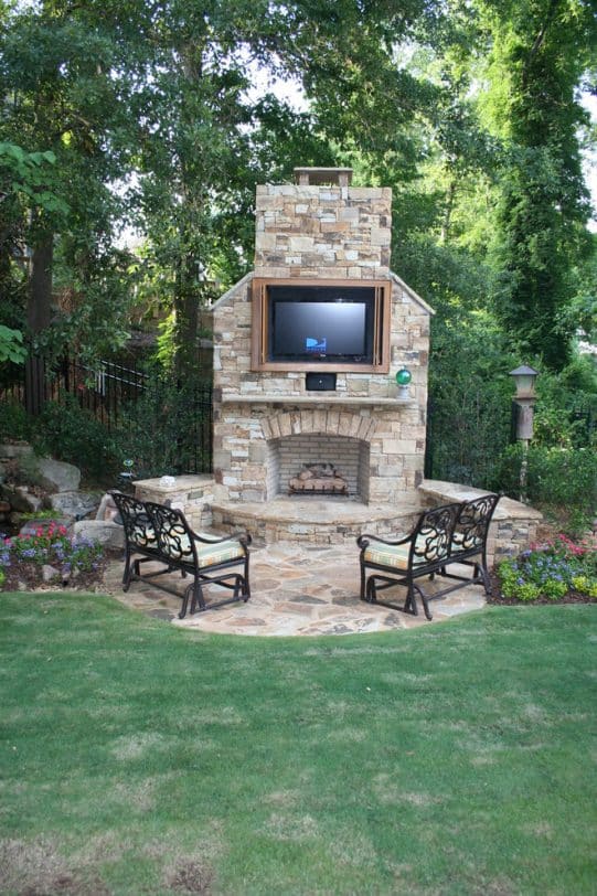 Outdoor Television in Enclosure