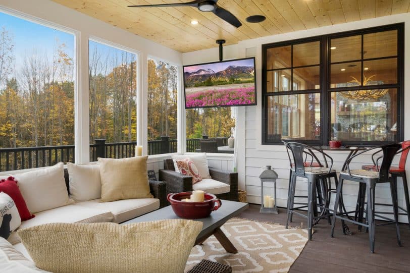 Outdoor Television in Mounted