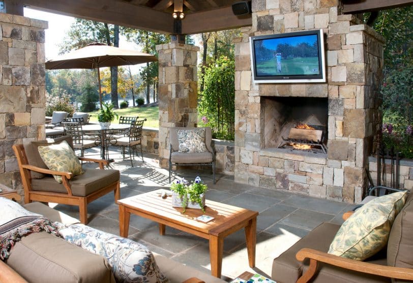 Outdoor Television in Mounted