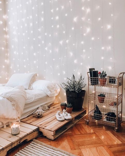 Bedroom with string light curtain 20+ aesthetic bedroom decor